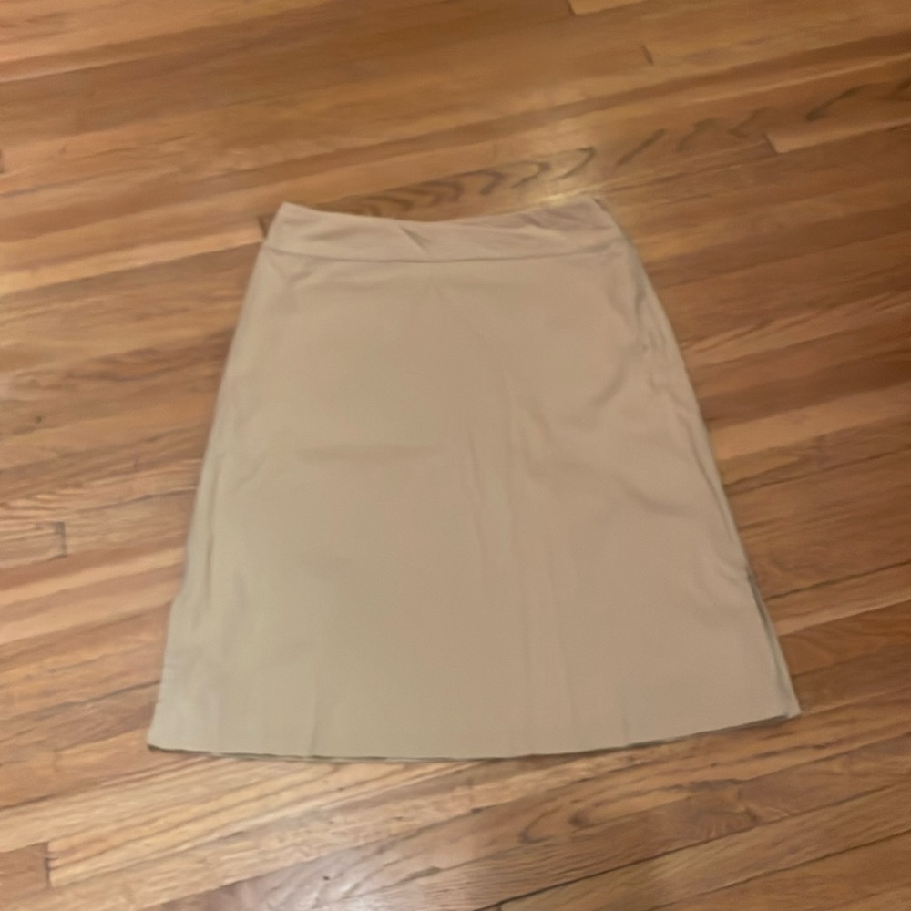 Banana Republic Stretch - Tan women’s skirt size 8
